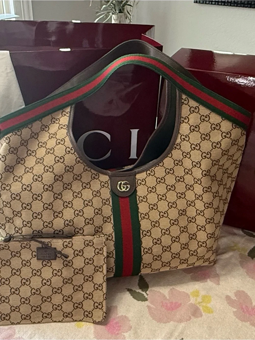 Authentic Gucci Giglio large GG canvas tote bag with with detachable pouch. - Picture 1 of 17